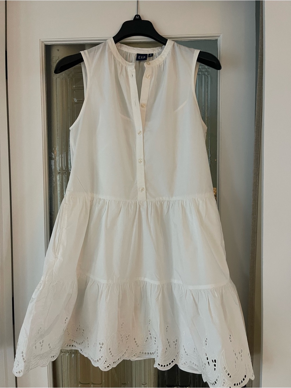 GAP White Eyelet Tiered Sleeveless Shirt Dress with Slip Lining & Pockets - Picture 2 of 9